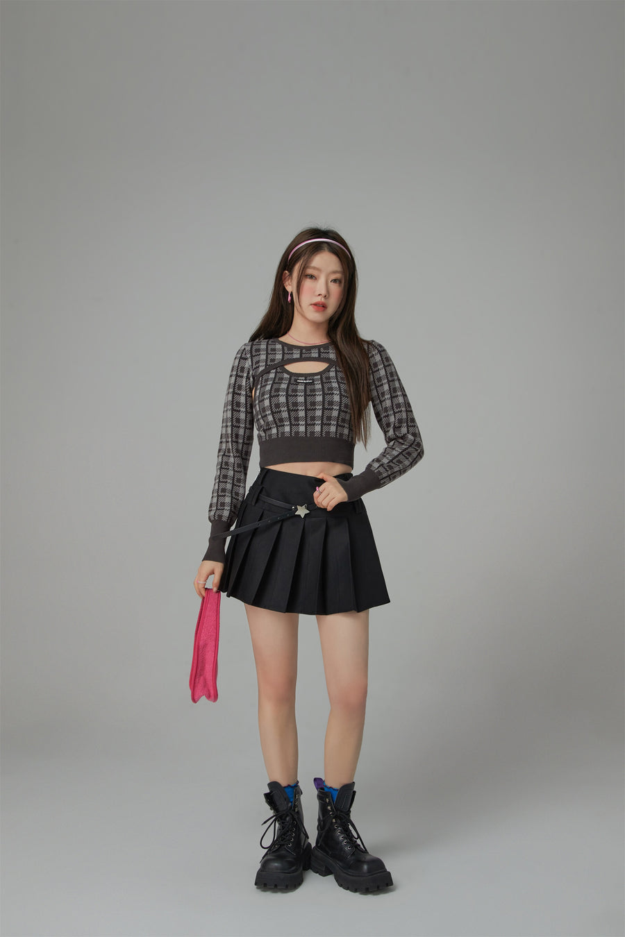 CHUU 2-Layers Chest Cutout Check Knit Sweater