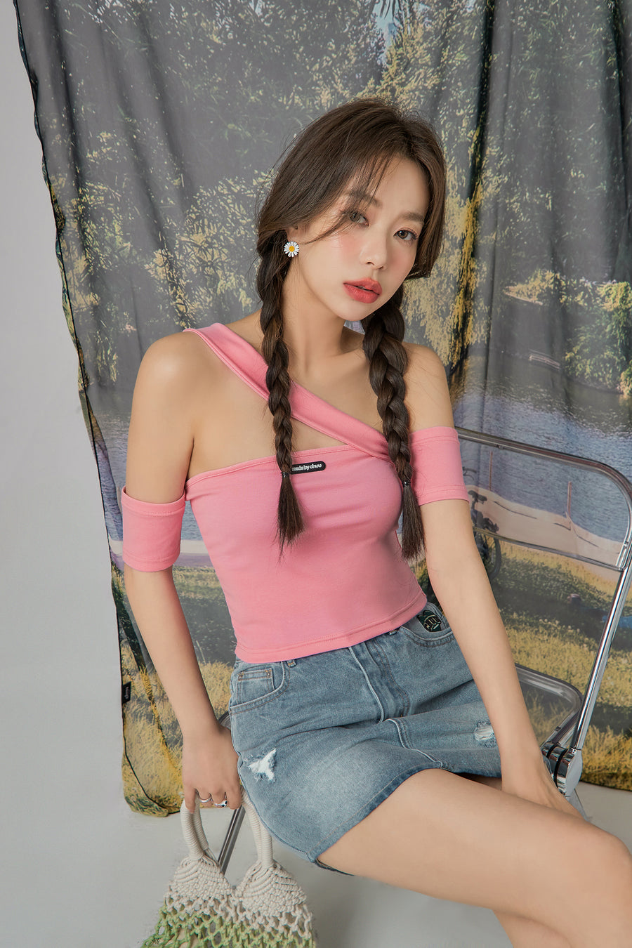 CHUU Unbalanced Off-Shoulder T-Shirt