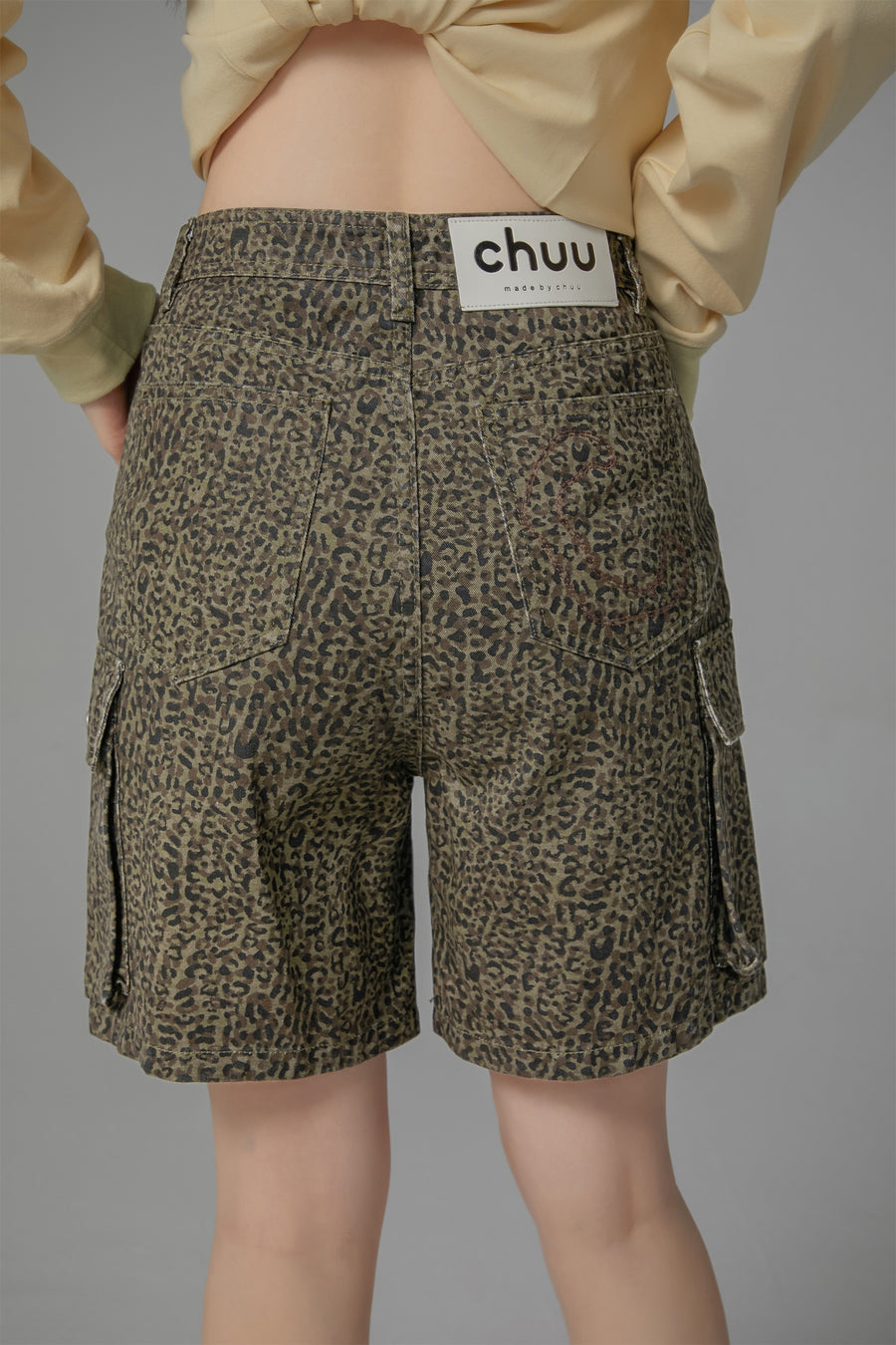 CHUU Leopard Pocket Denim Shorts