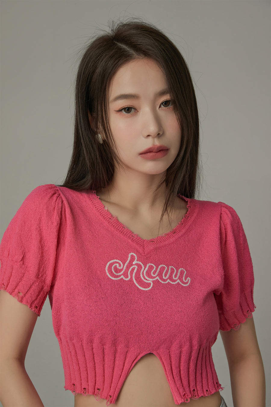 CHUU Embroidered Split Cropped Knit Top