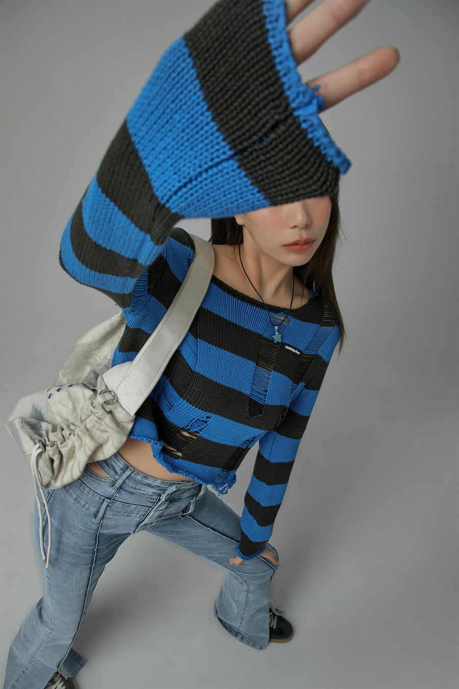 CHUU Distressed Stripe Crop Knit Top