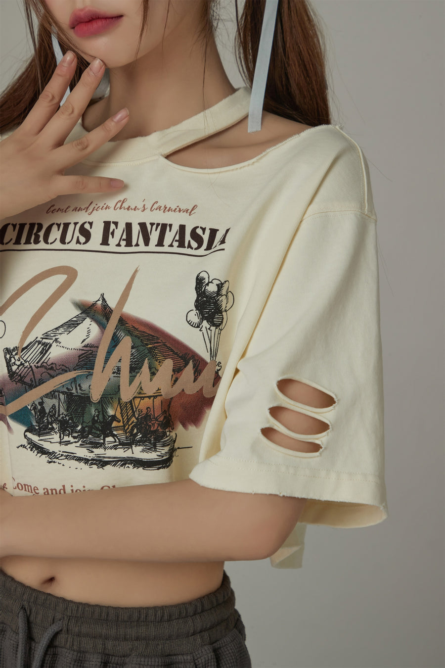 CHUU Chuu Carnival Slit Cropped T-Shirt