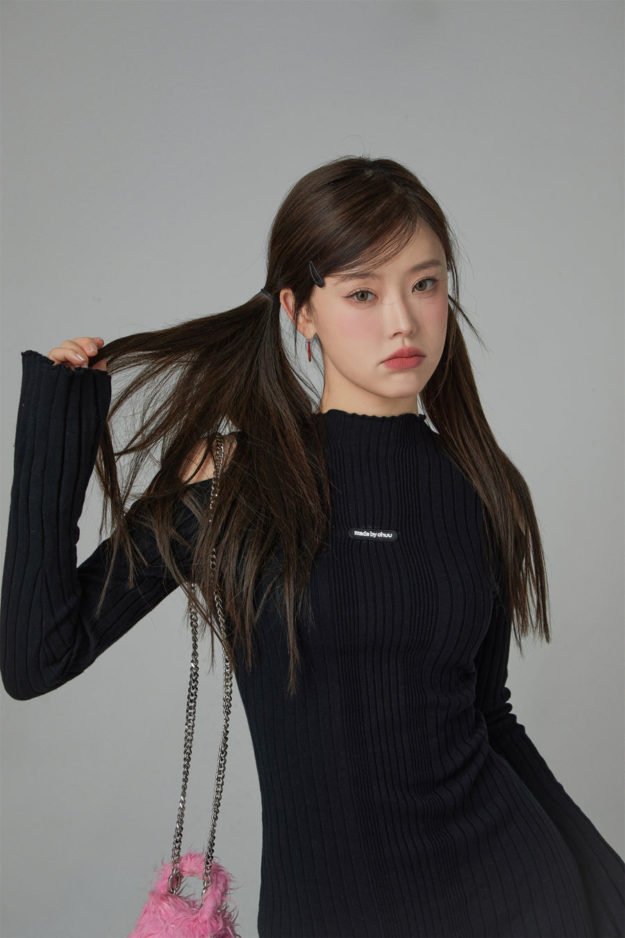 CHUU Living In My World Off Shoulder Slim Knit Dress