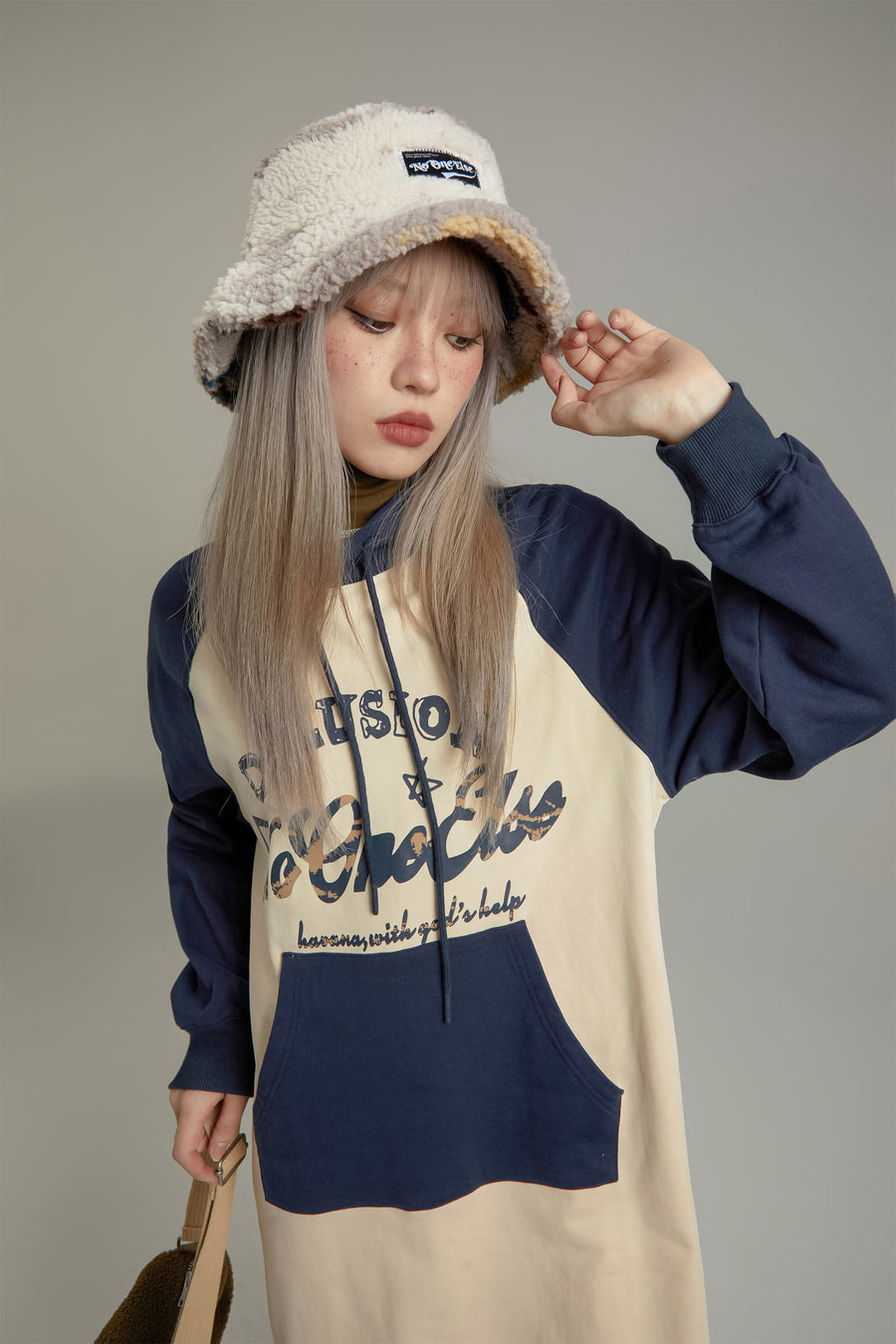 CHUU Raglan Loose Fit Hooded Dress