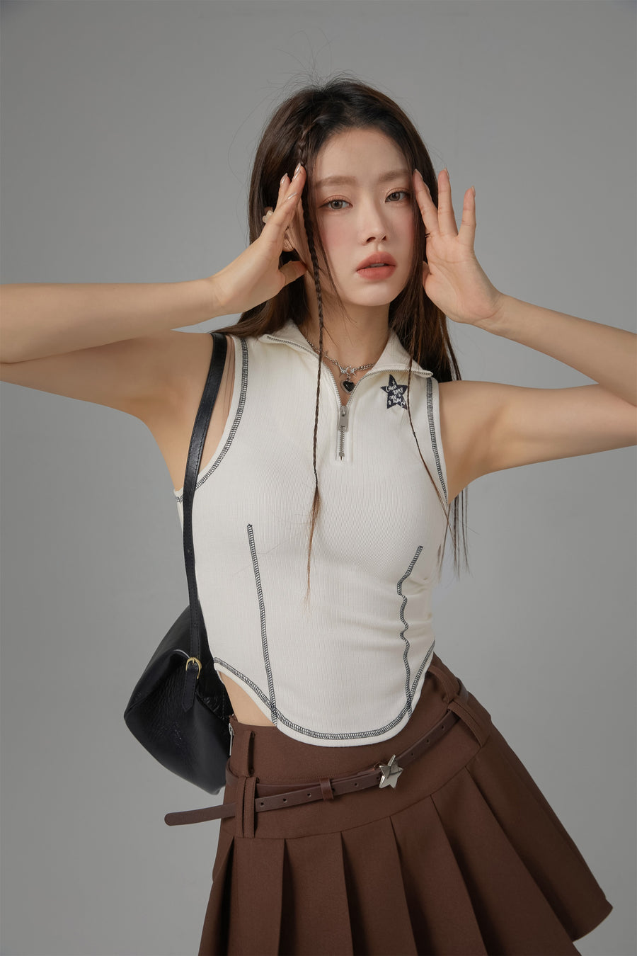 CHUU Desire A Legacy Half Zip-Up Sleeveless Top