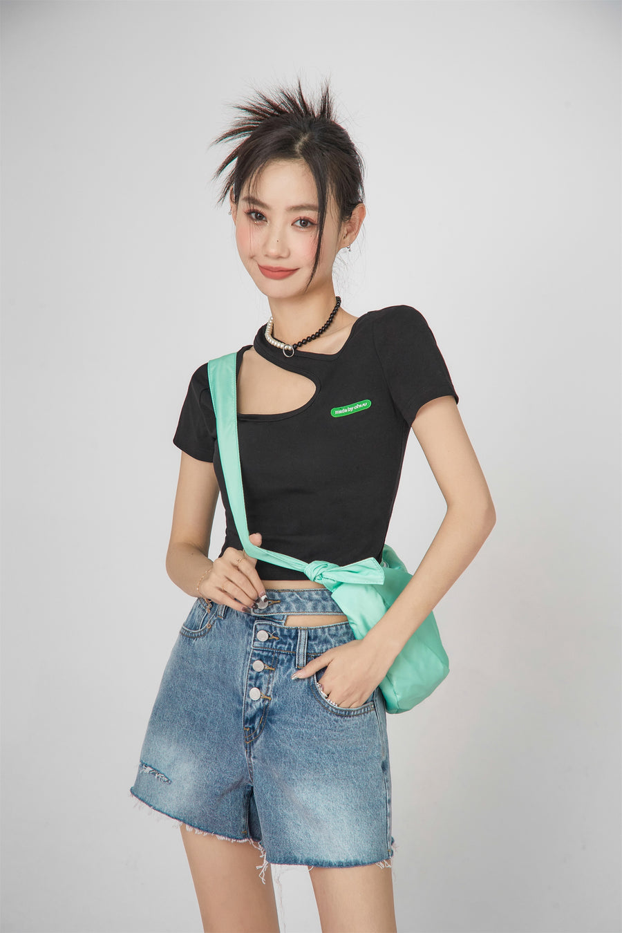 CHUU Oh Snap Denim Shorts