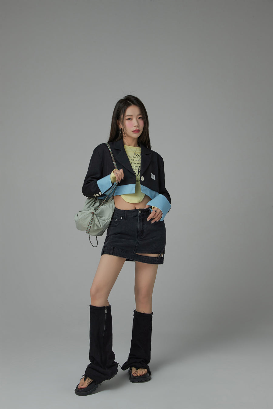 CHUU Slit Denim Skirt