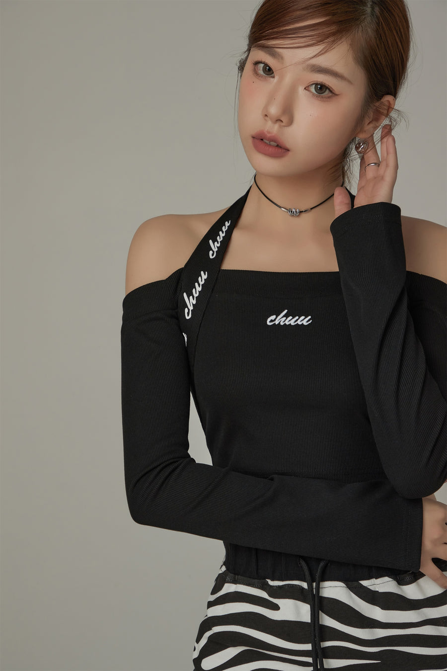 CHUU Embroidered Off-Shoulder Halter Neck Top