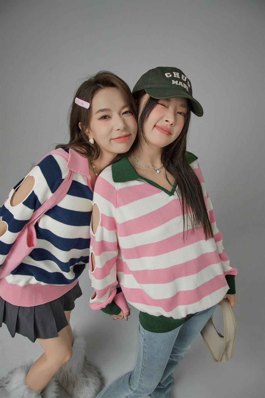 CHUU Open Book Loose Fit V-Neck Striped Knit Top