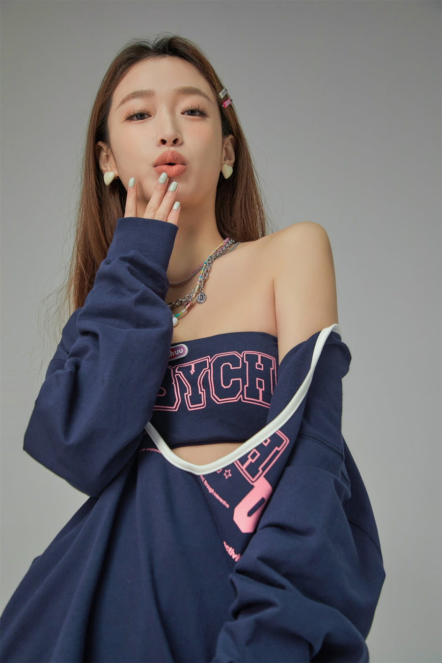 CHUU Debych Deep V-Neck Sweatshirt