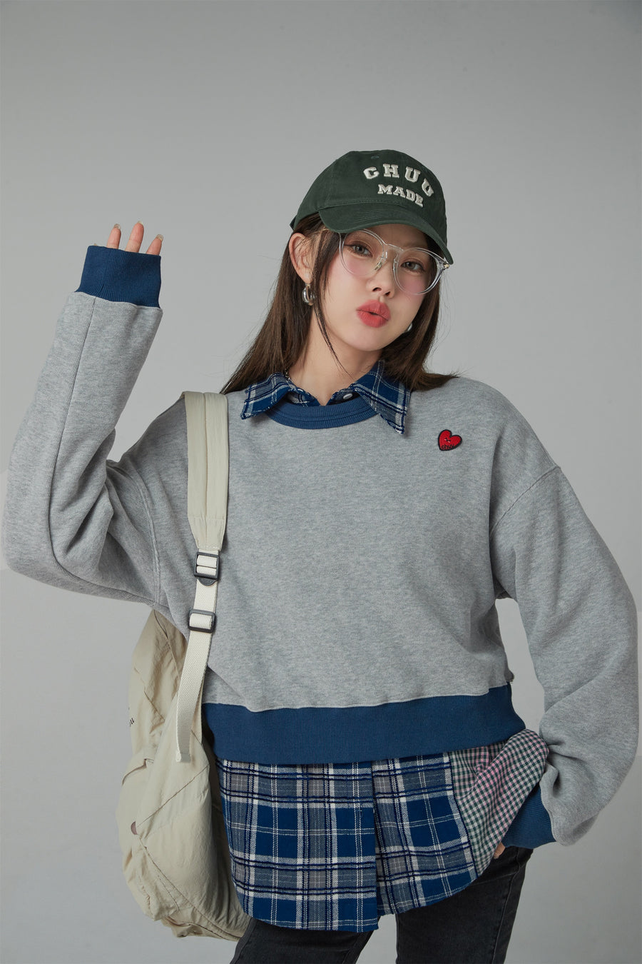 CHUU Class Is In Session Heart Logo Sweatshirt