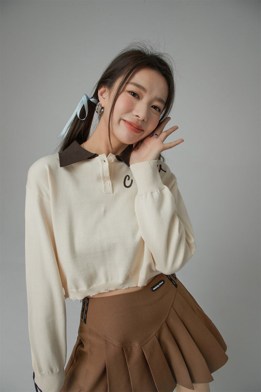 CHUU Chuu Lettering Color Cropped Knit Sweater