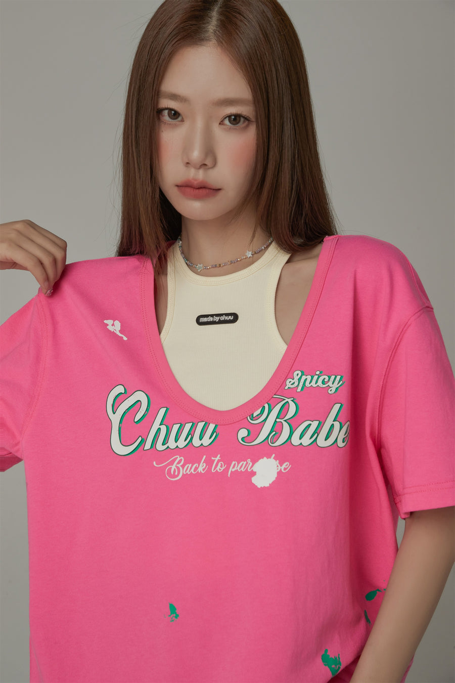 CHUU Chuu Babe U-Neck Loose-Fit T-Shirt