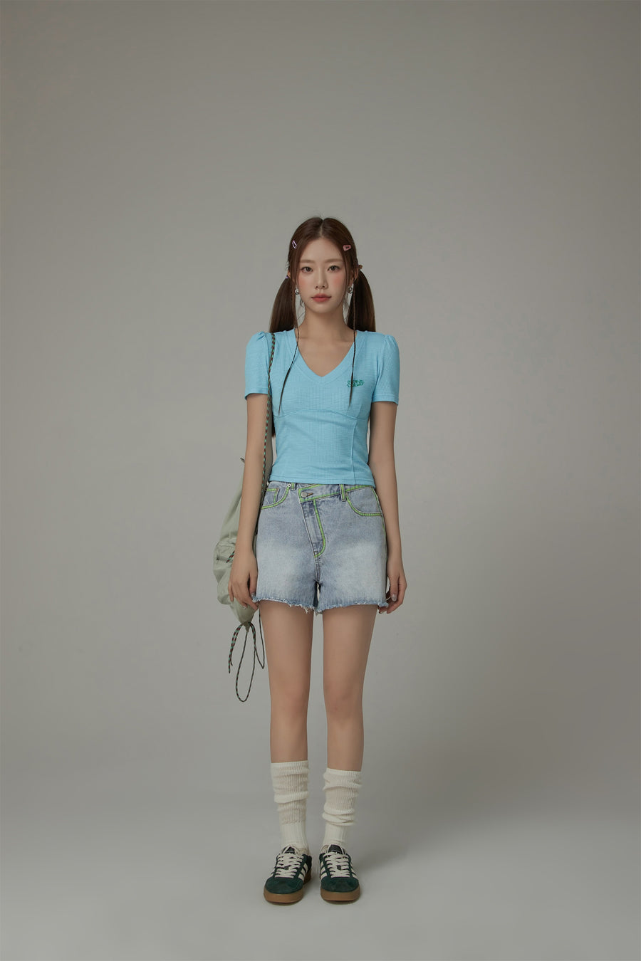 CHUU V-Neck Puff Sleeve T-Shirt