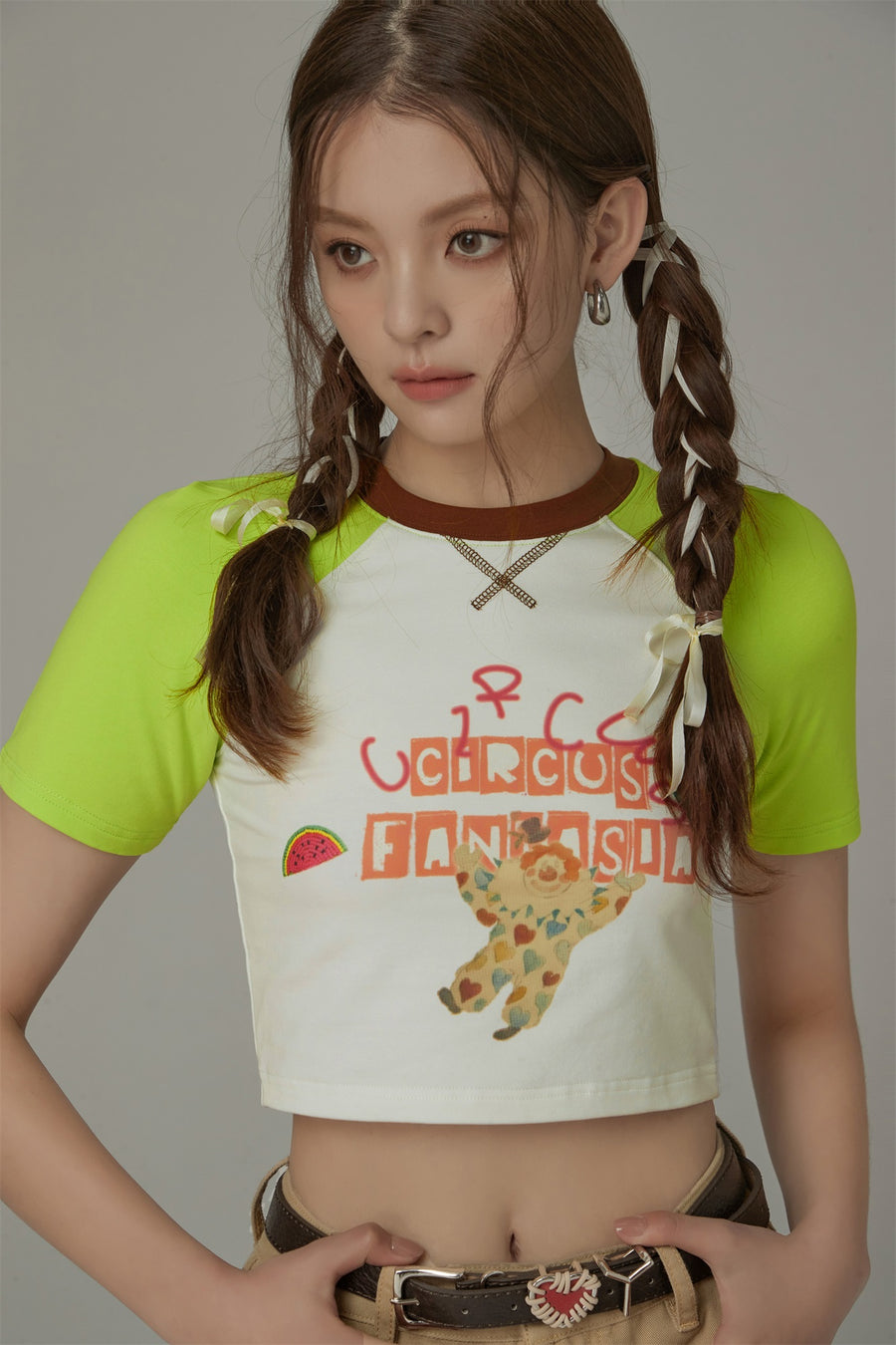 CHUU Chuu Circus Contrast Raglan Cropped T-Shirt