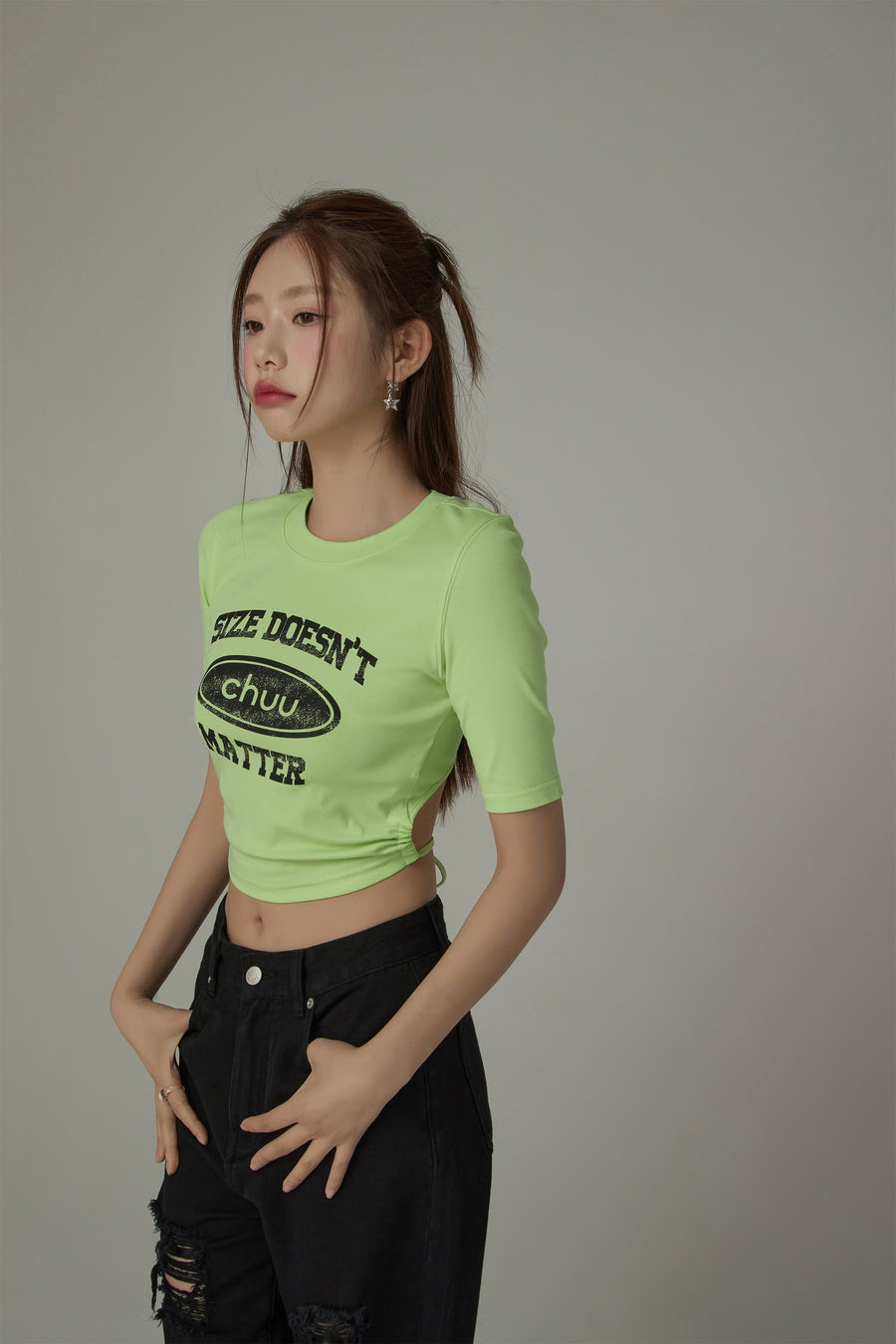 CHUU Size Doesnt Matter Back Cut Out Cropped T-Shirt