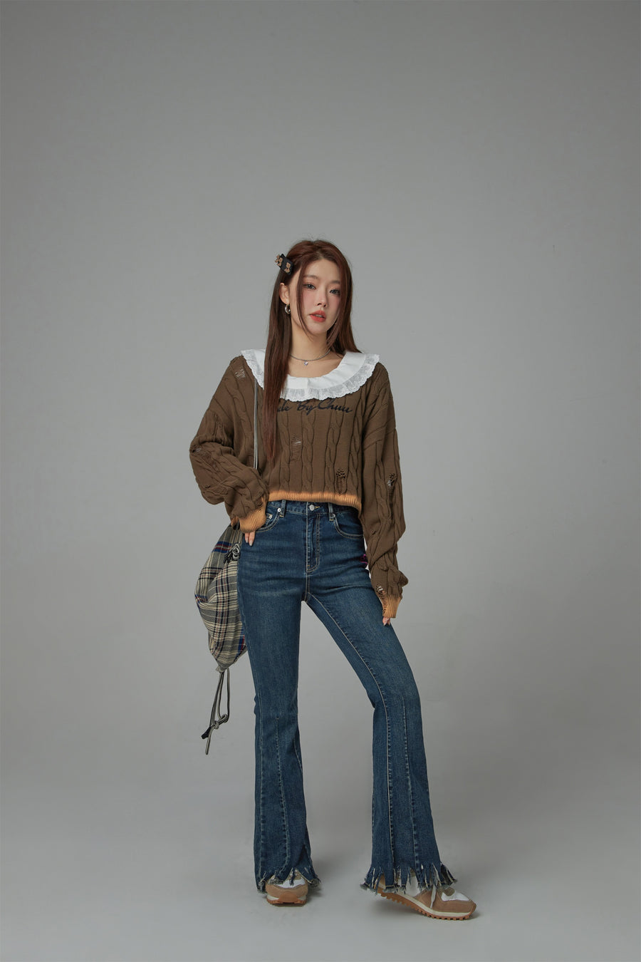 CHUU Eyelet Lace Collar Long-Sleeved Crop Top