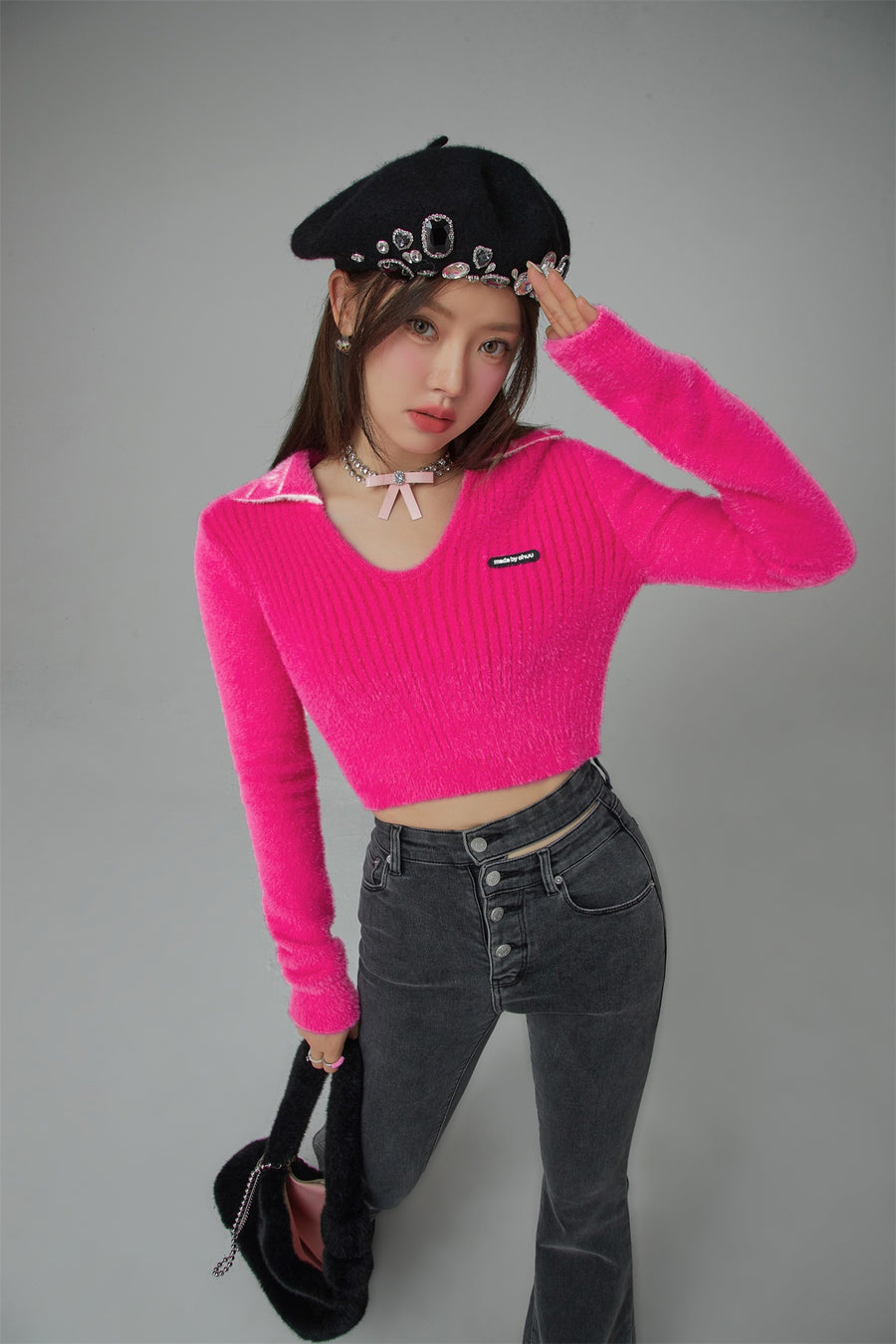 CHUU Your Sweetheart Open Collar Cropped Knit Top