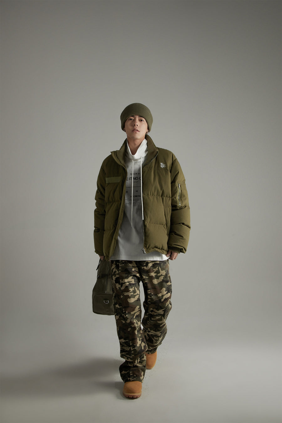 CHUU Camouflage Straight Casual Pants