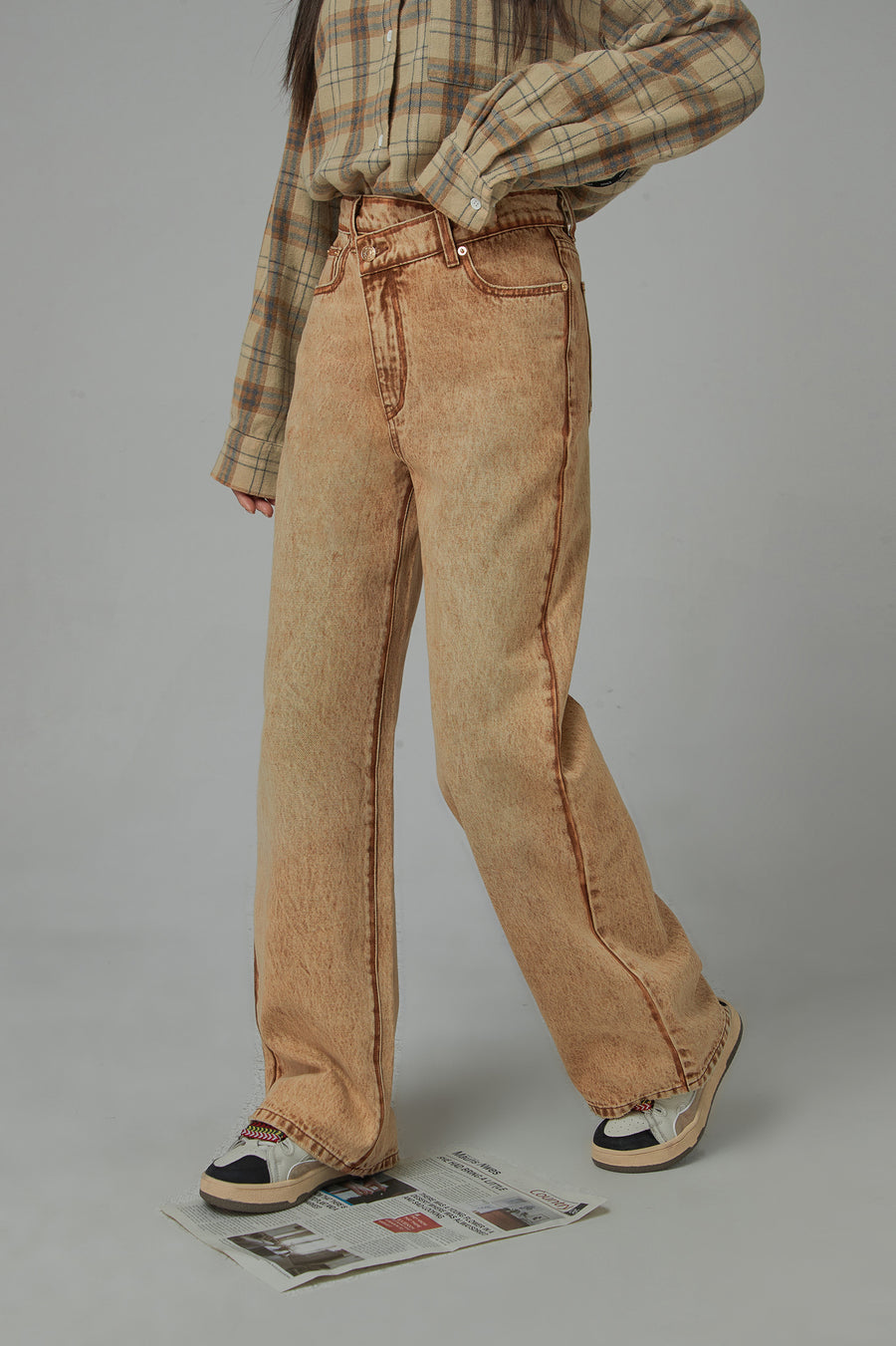 CHUU Trendsetter Wide Multi-Pocket Denim Asymmetrical Pants