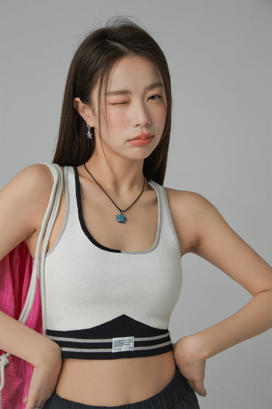 CHUU Color Contrast Sleeveless Crop Top