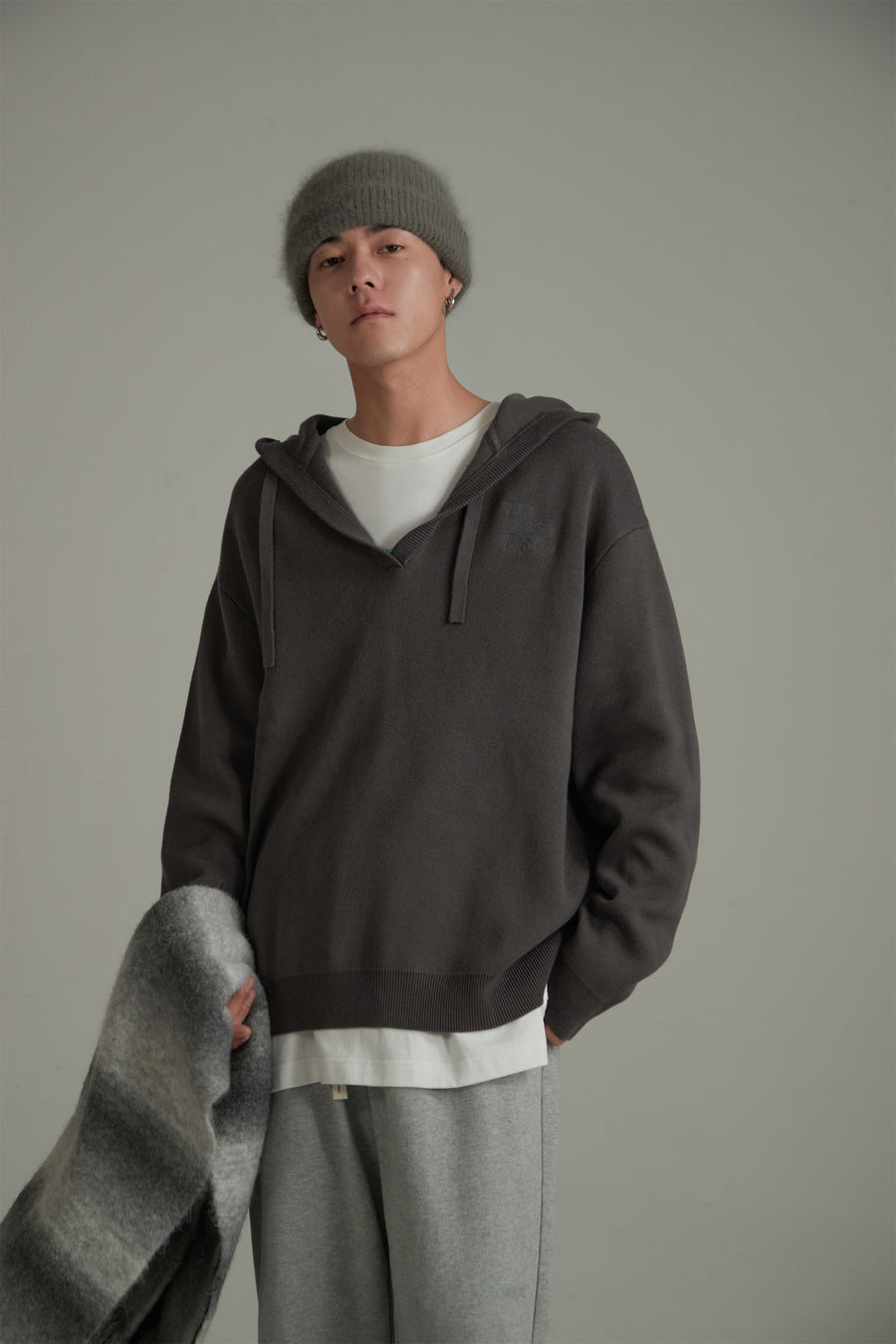 CHUU Simple V-Neck Loose Fit Hoodie