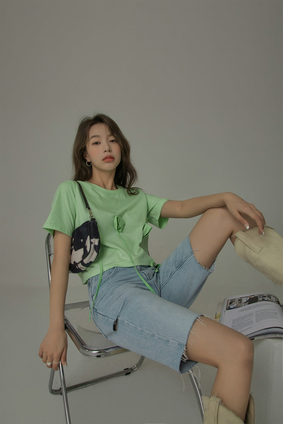 CHUU Distressed Denim Shorts