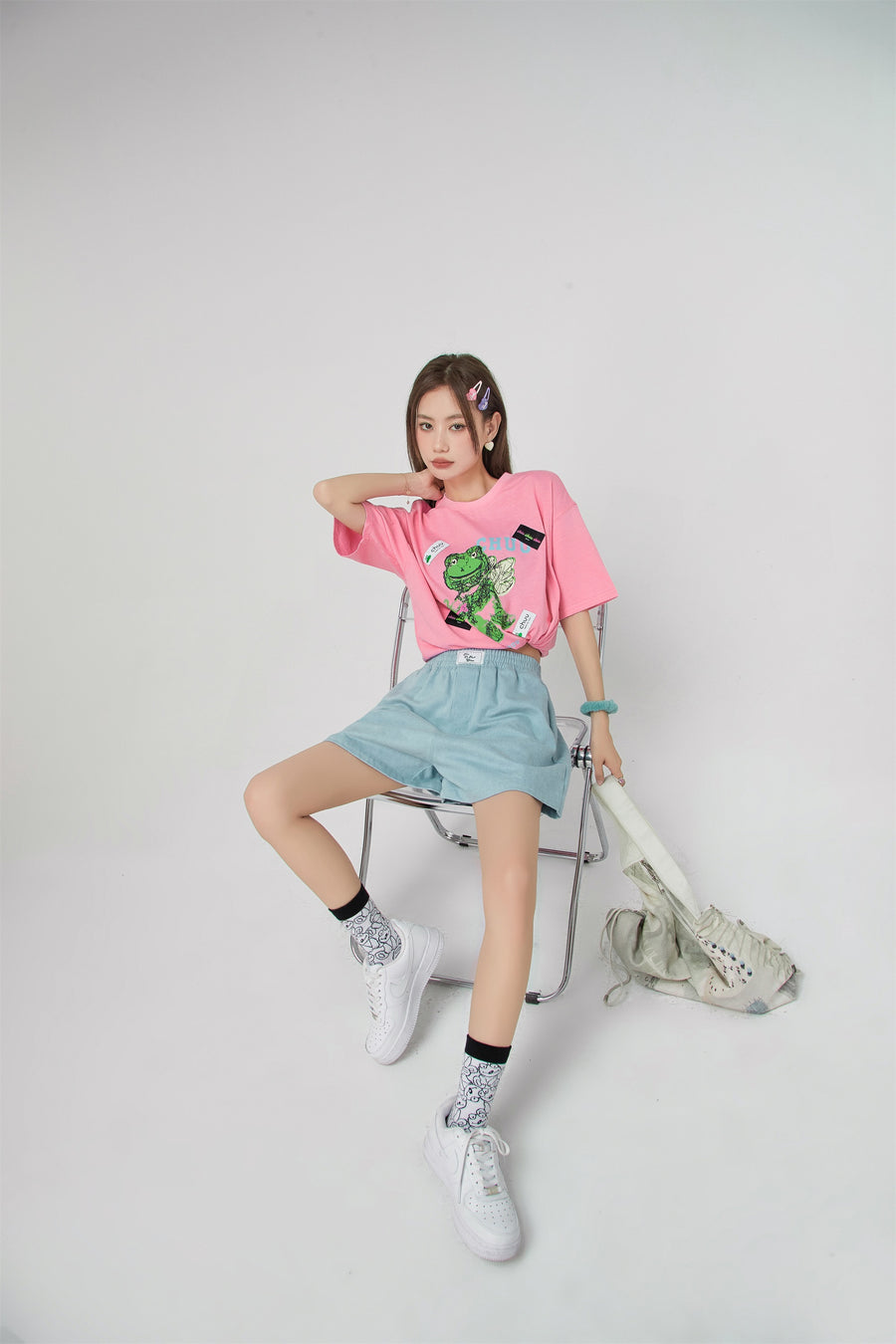 CHUU Happy Frog Is An Angel Print T-Shirt