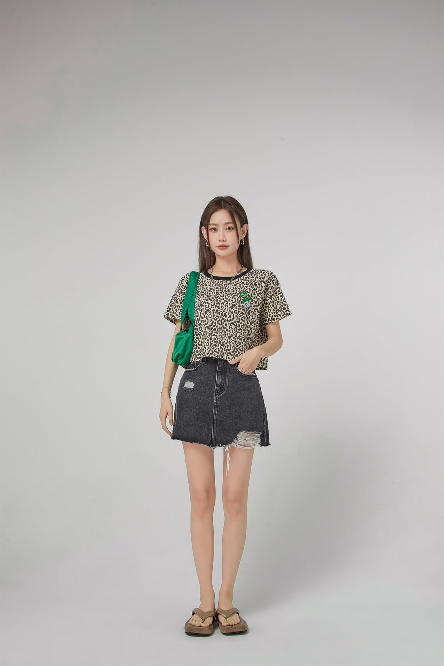 CHUU Leo Print Overfit Crop T-Shirt