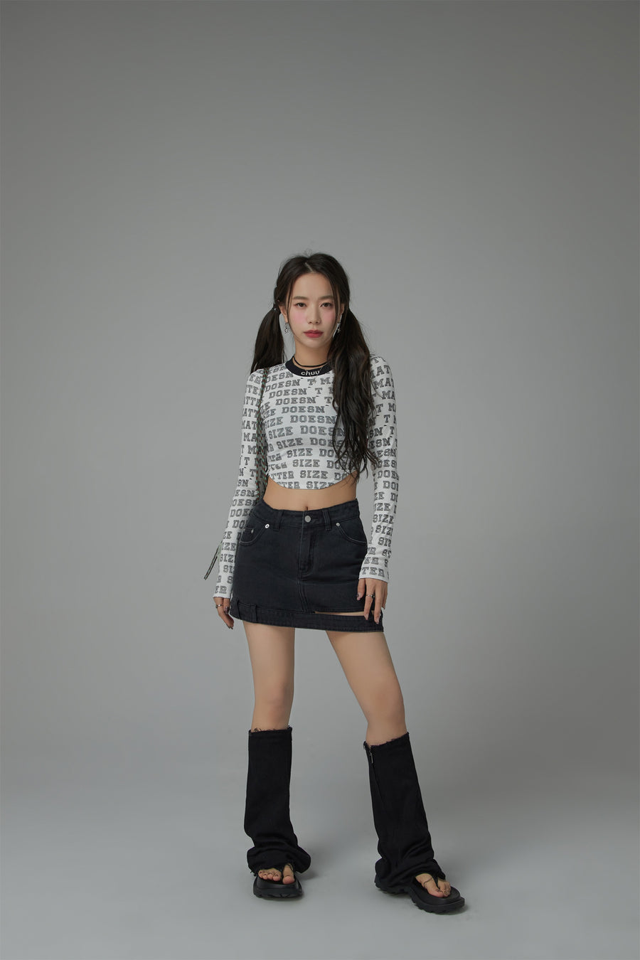 CHUU Slit Denim Skirt