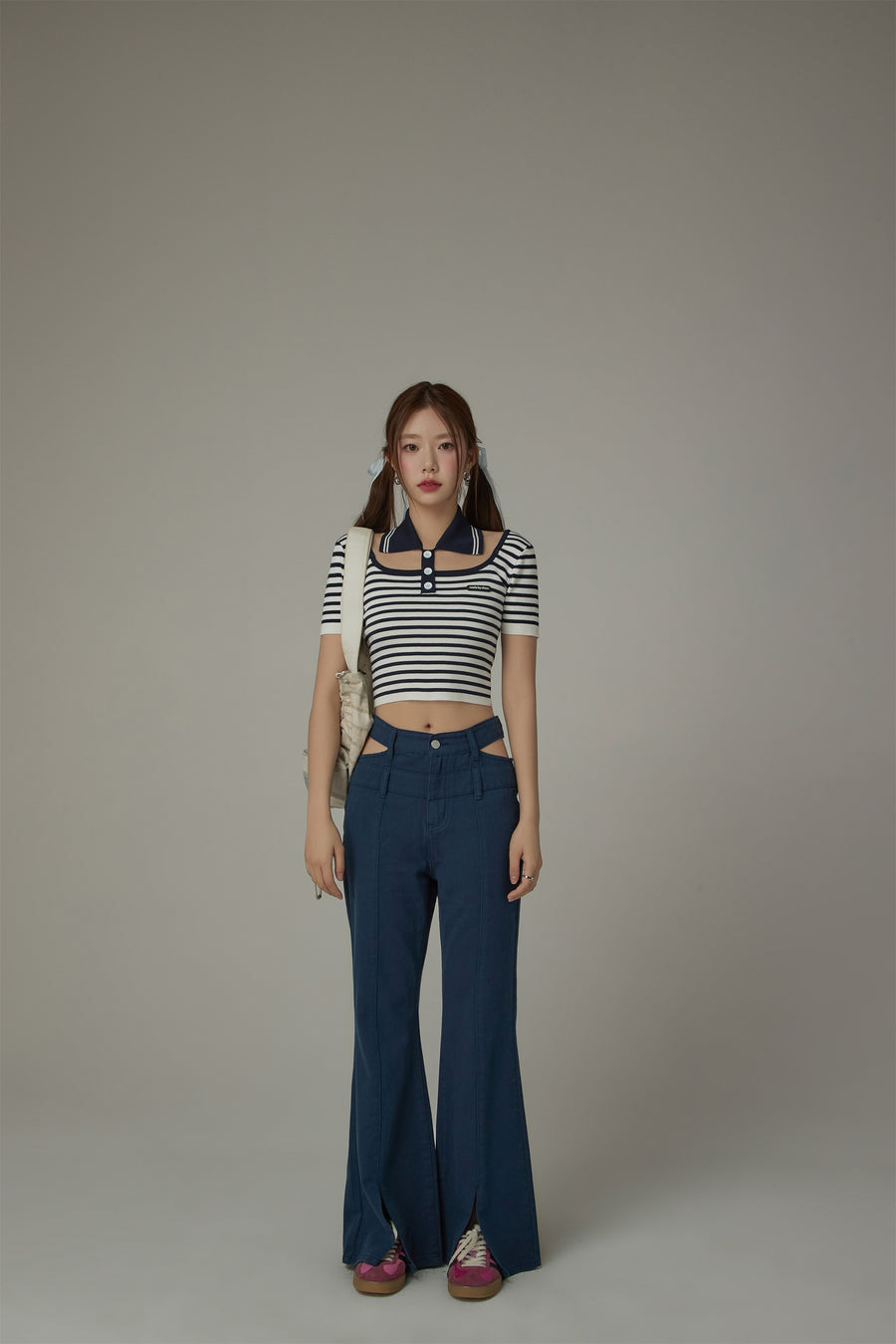 CHUU Striped Cut Out Cropped Knit Top