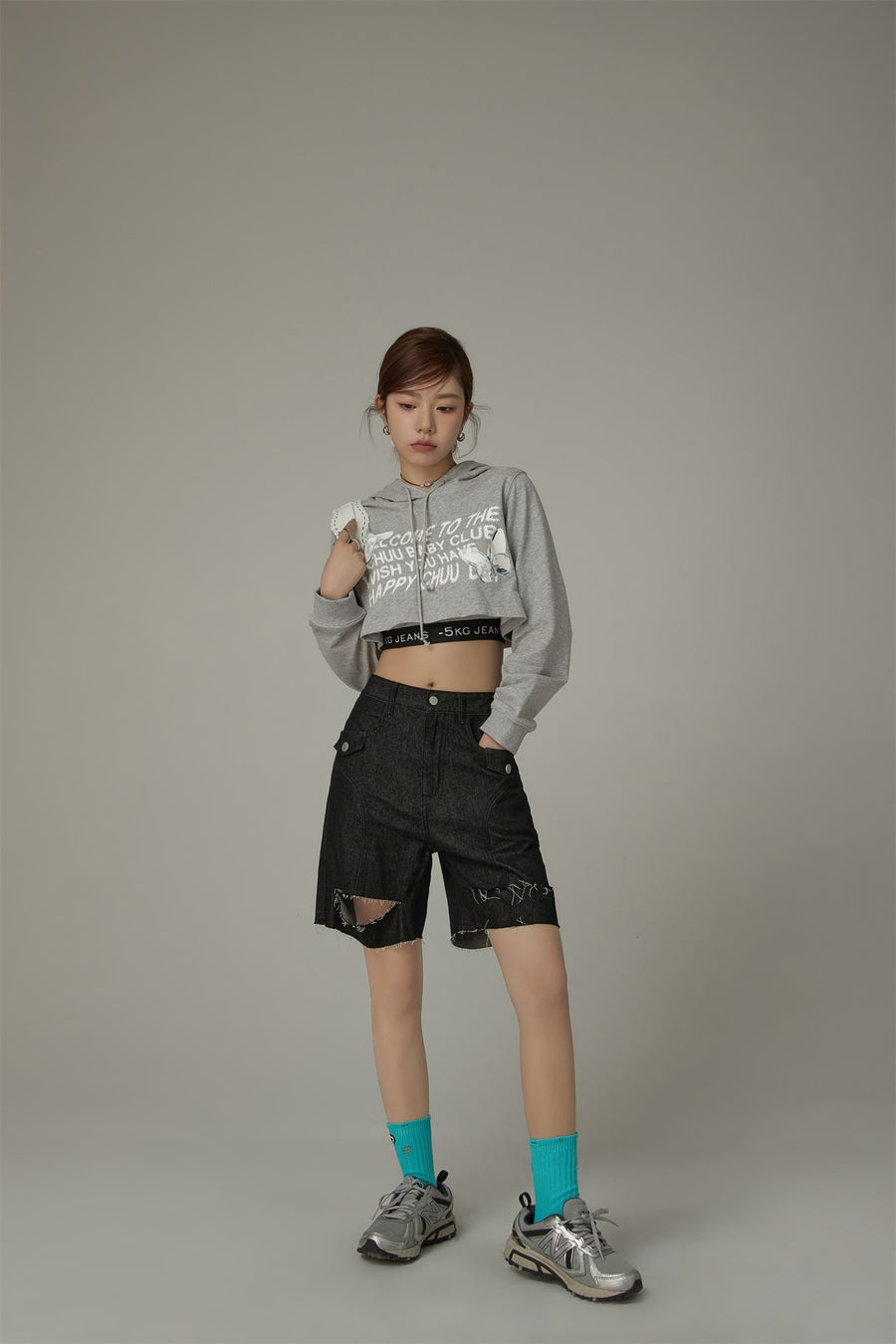 CHUU Distressed Denim Shorts