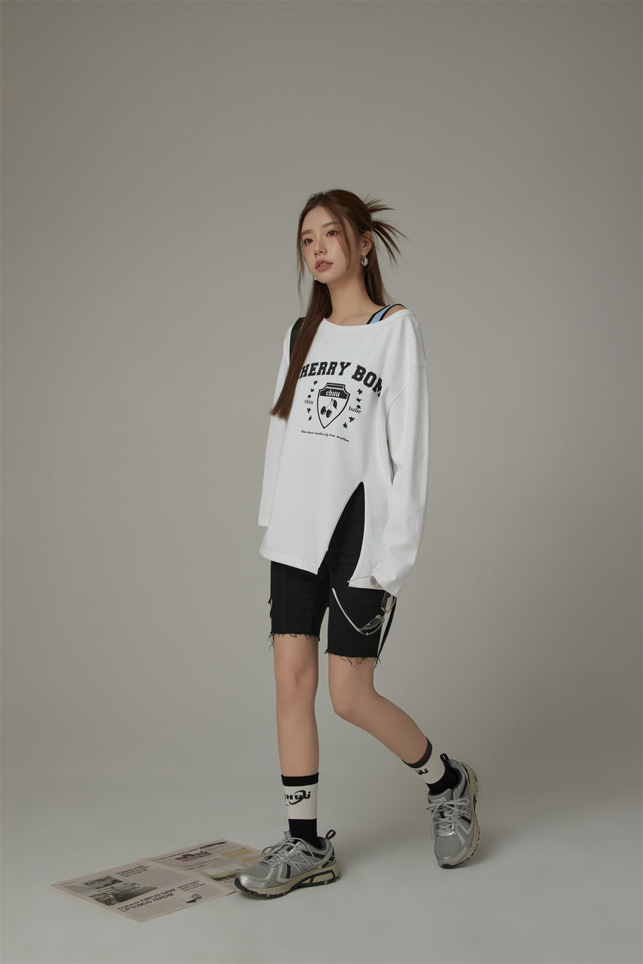 CHUU Cherry Bomb Split Loose Fit T-Shirt