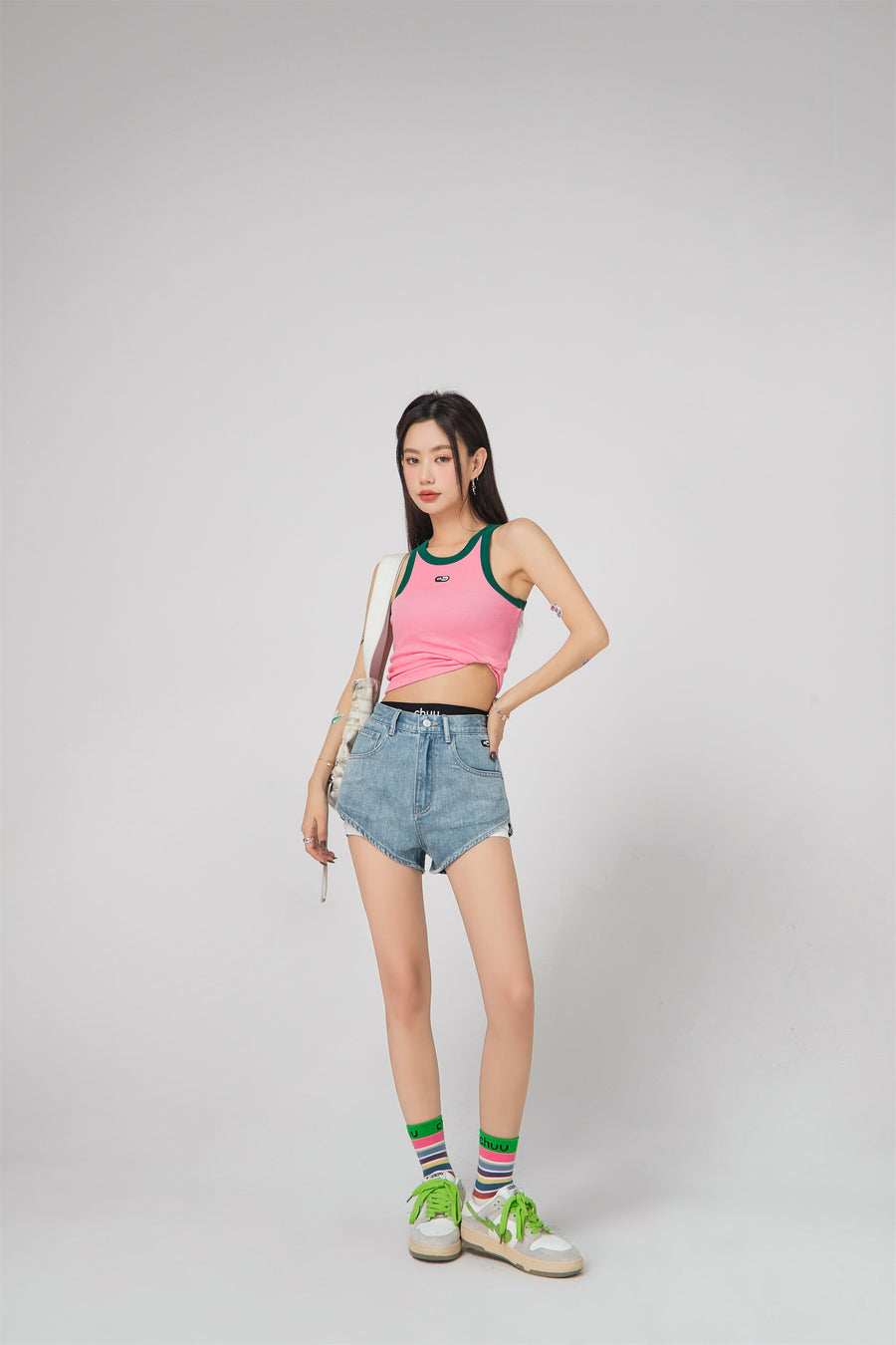 CHUU Simple High-Waisted Denim Shorts