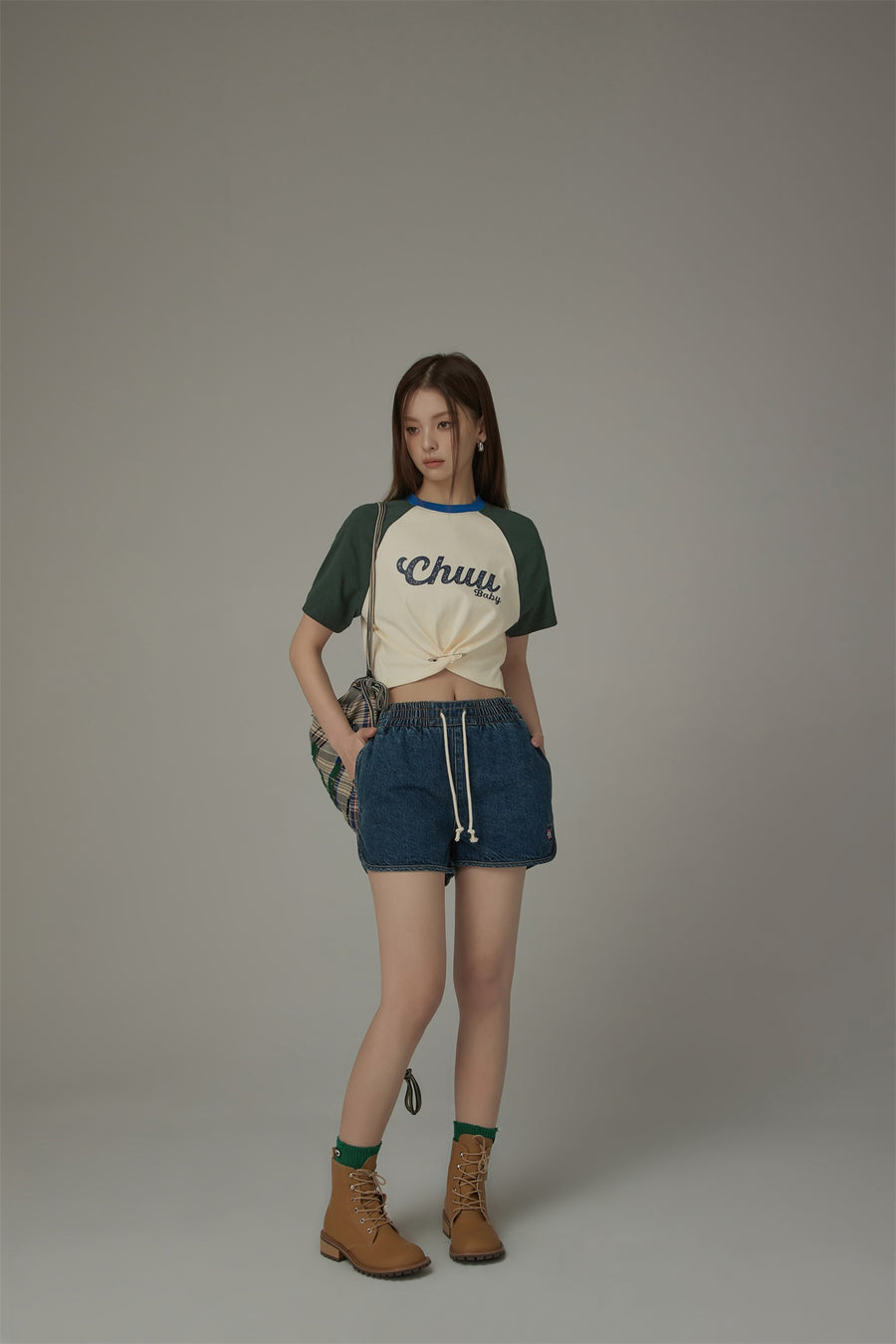 CHUU Contrast Raglan Cropped T-Shirt