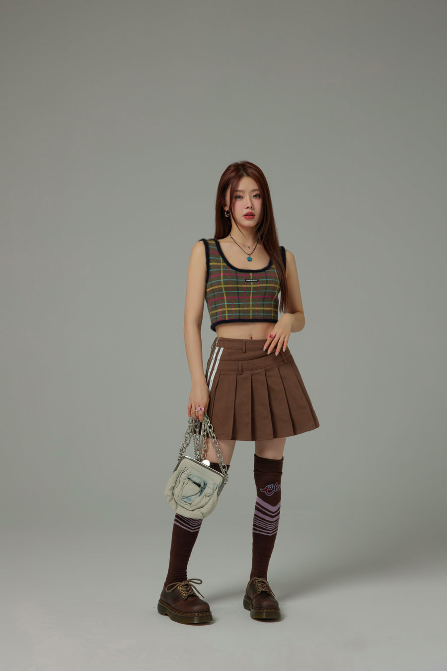 CHUU U-Neck Check Sleeveless Crop Top