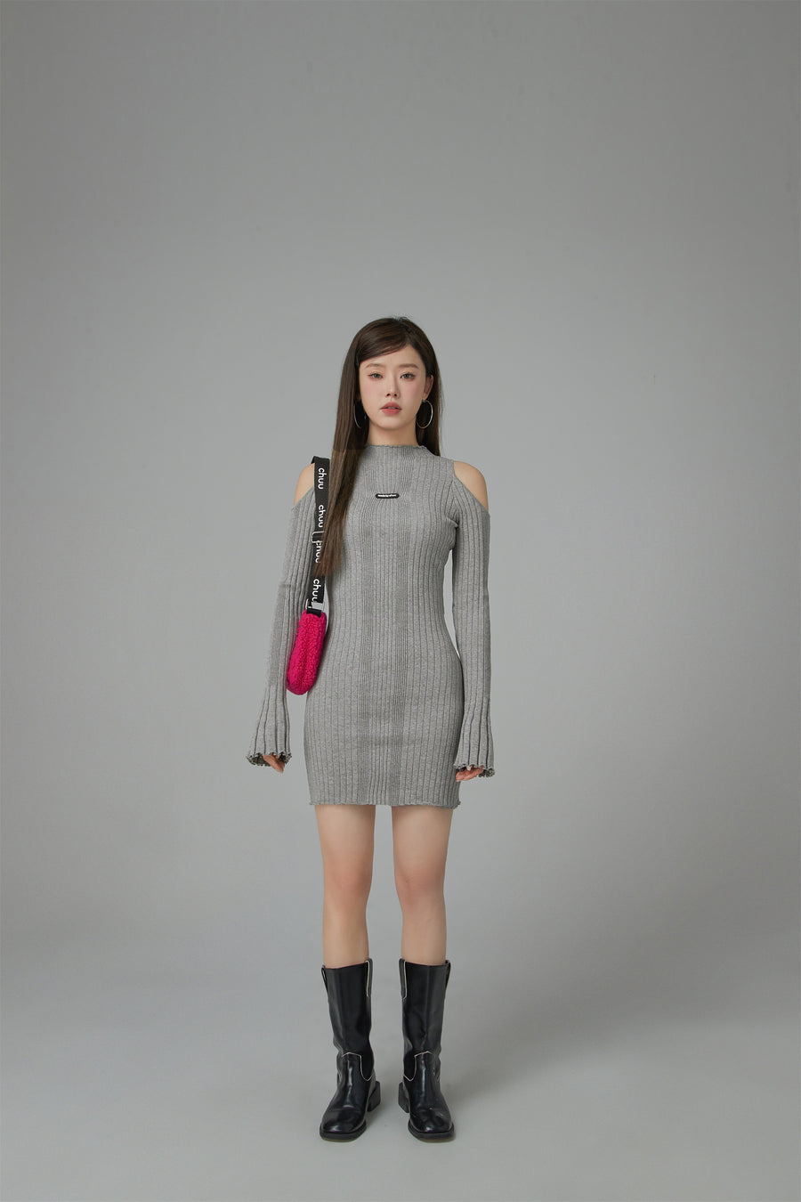 CHUU Living In My World Off Shoulder Slim Knit Dress