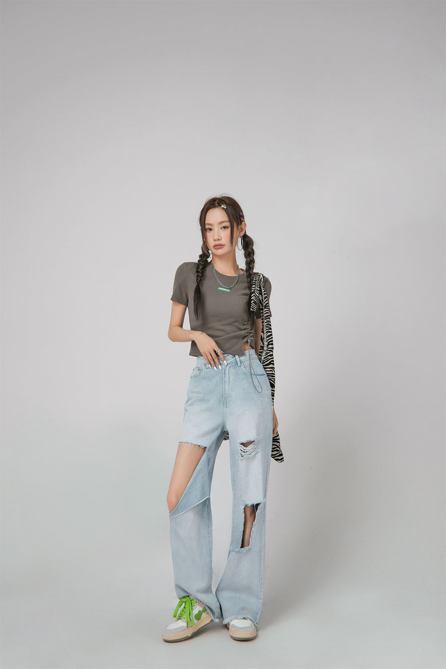 CHUU Shirring Unbalanced Crop T-Shirt