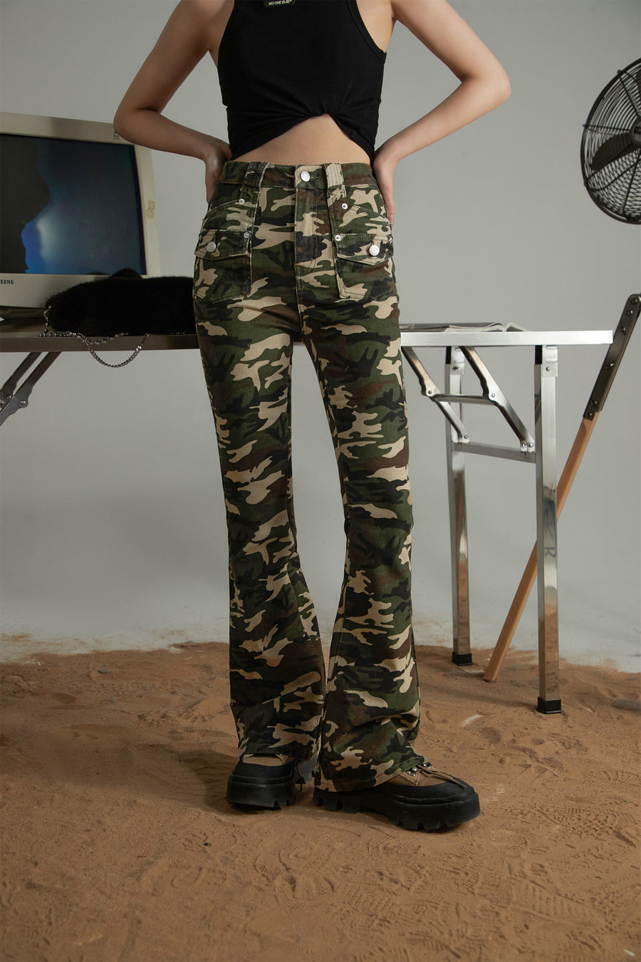 CHUU Camouflage Bootcut Pants