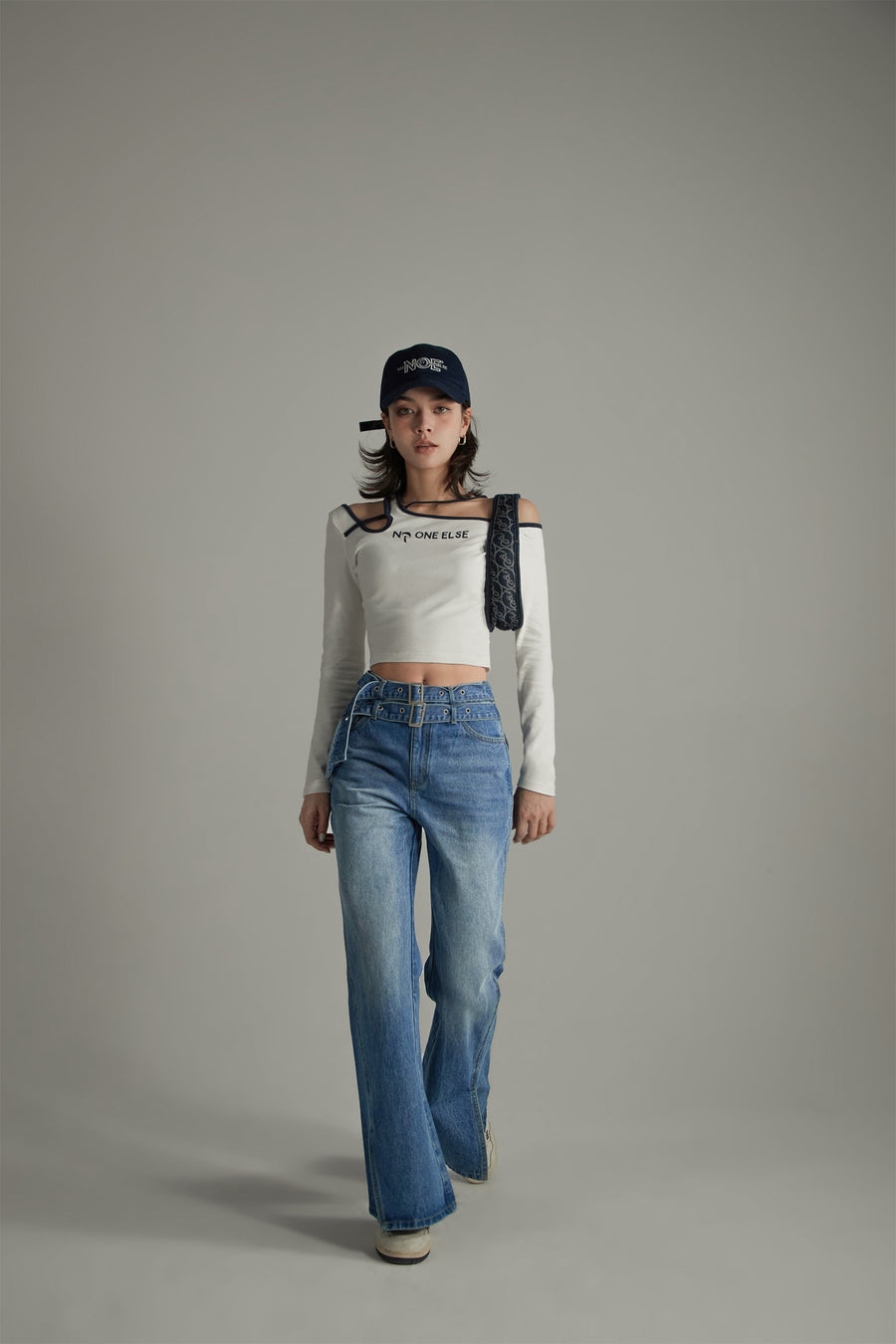 CHUU One Off The Shoulder Cropped Long Sleeve T-Shirt