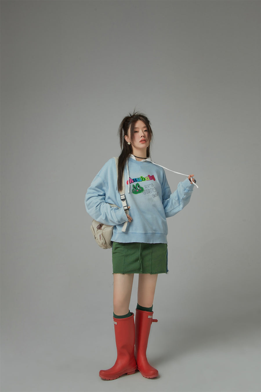 CHUU We Are In The Present Frog Logo Loose Fit Sweatshirt