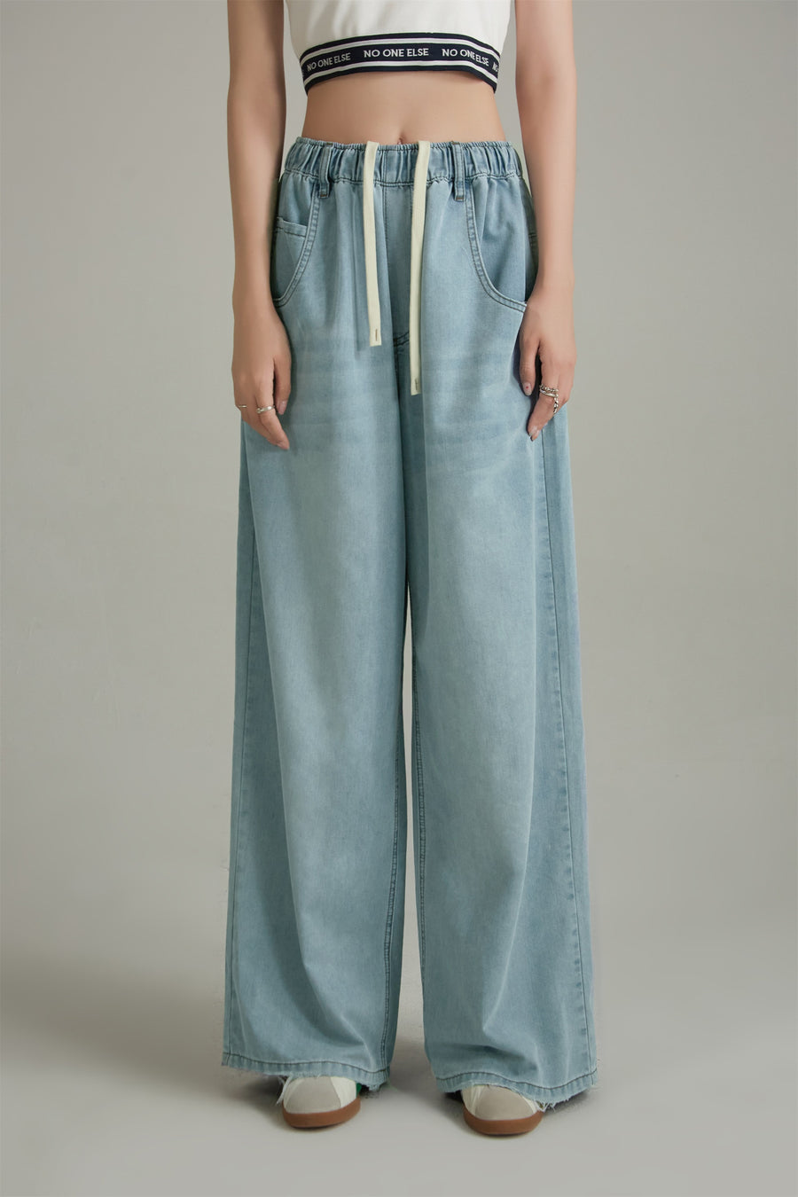 CHUU Adjustable Waist Wide-Leg Straight Jeans