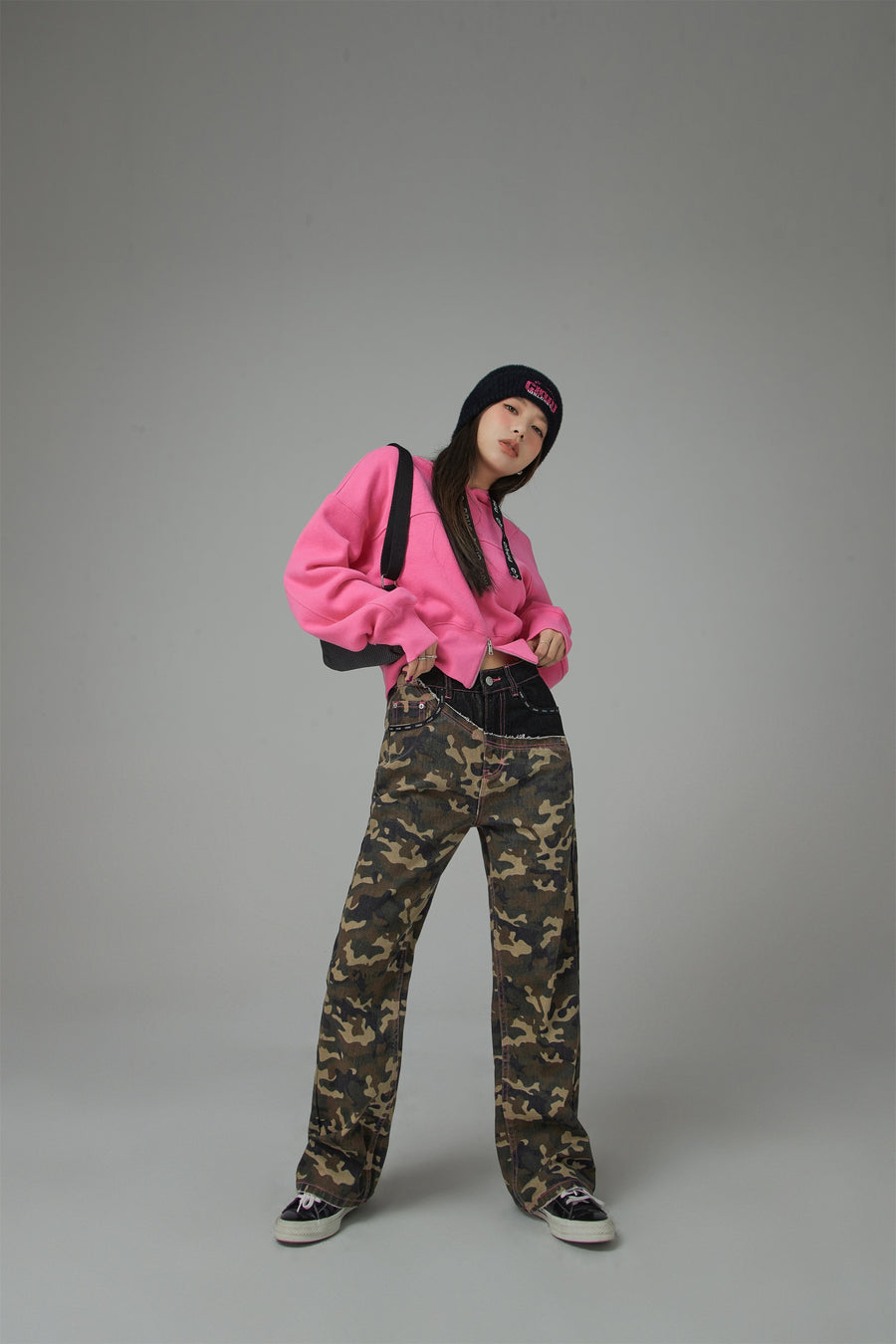 CHUU Stitched Camouflage Straight Denim Pants