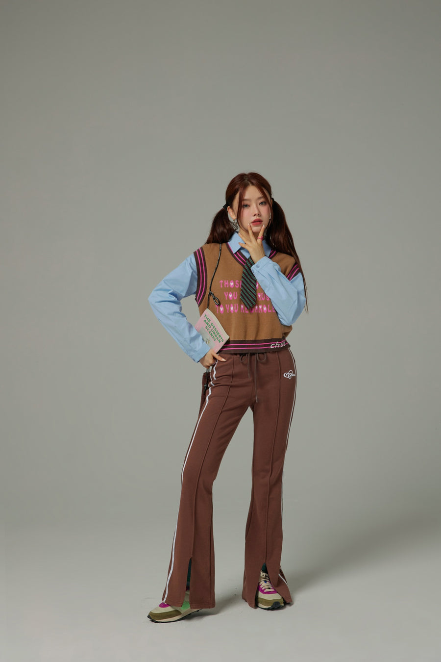 CHUU Those Who Love You V-Neck Knit Vest