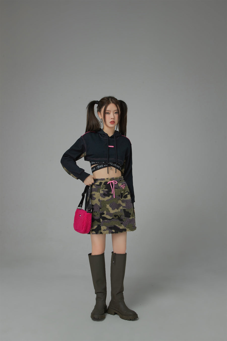 CHUU Make No Mistakes Hot Girl Camouflage Skirt