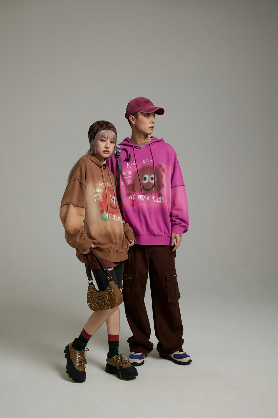 CHUU Smiling Character Gradient Loose-Fit Hoodie