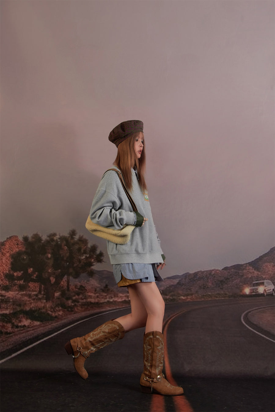 CHUU Side Slit Sweatshirt