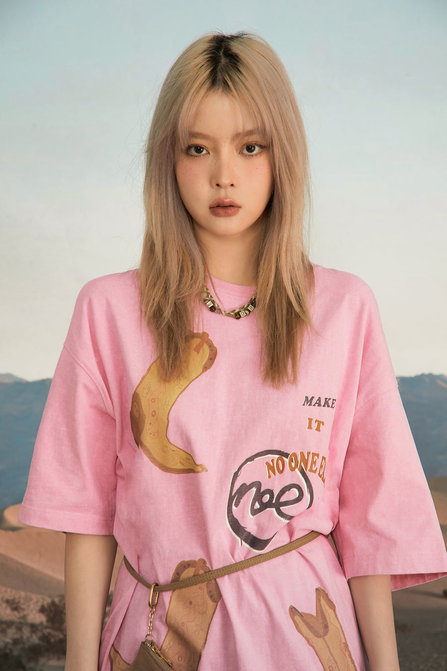 CHUU There Is A Snake In My Boots T-Shirt