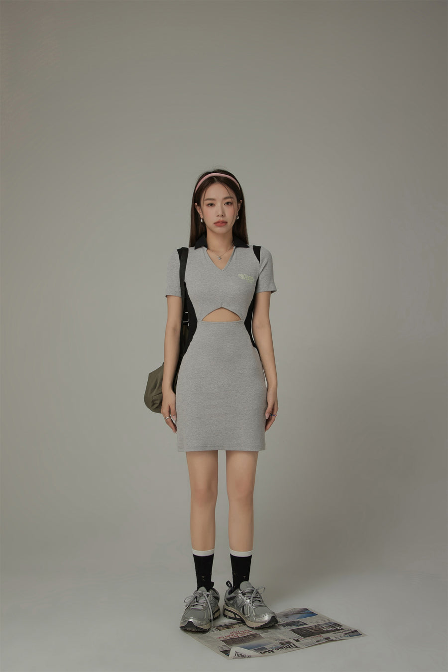 CHUU Open Collar Two Toned Cutout Short Sleeve Mini Dress