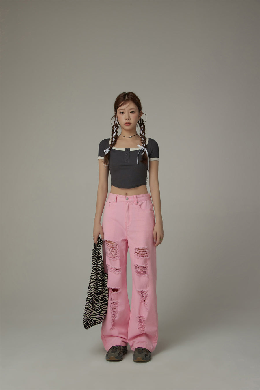 CHUU Big U-Neck Cropped T-Shirt